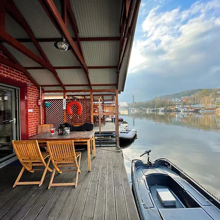 Houseboat Benjamin - Houseboats Benjamin & Franklin Hotel Prague Exterior photo